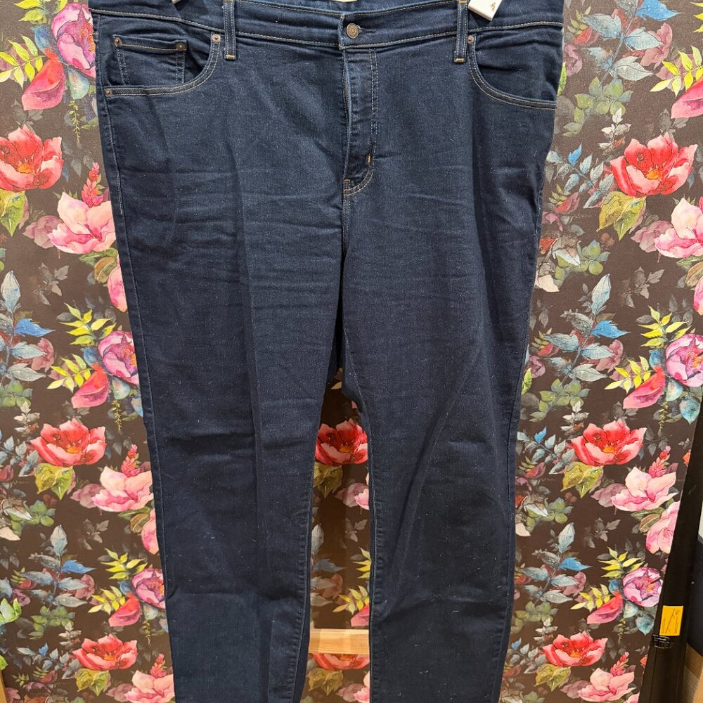 Levi Dark Wash Jeans